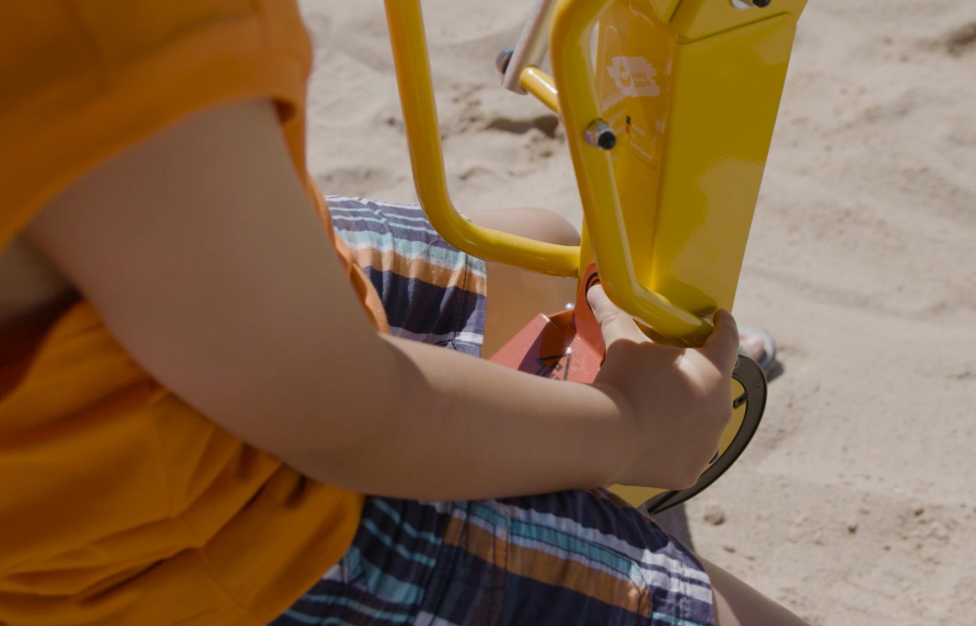 rolly toys CAT Construction Ride-On: Metal 360-Degree Excavator Digger with Traction Treads, Youth Ages 3+ Yellow, 38"(H) x 18"(W) x 34"(D) - Image 5